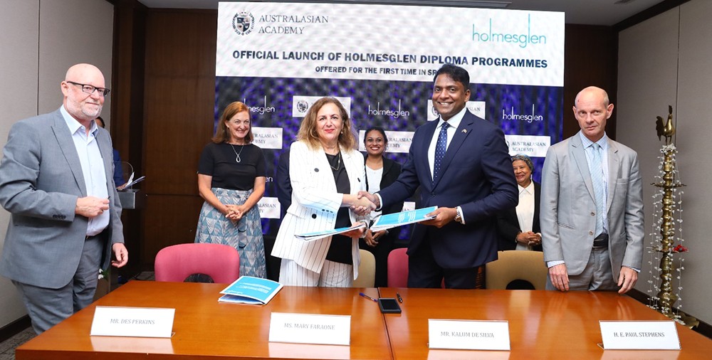 Australasian Academy officially launches the Holmesglen Information Technology Diploma Programmes, in Sri Lanka