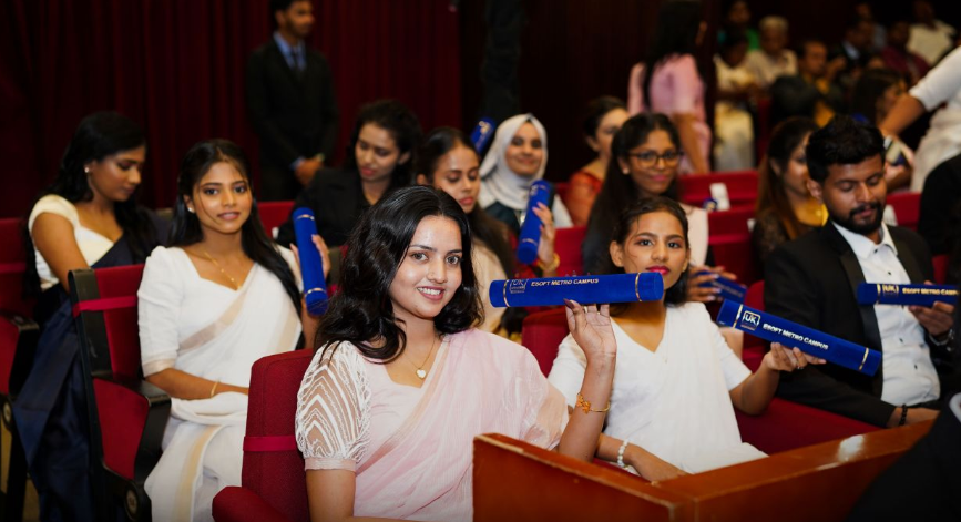 𝐄𝐒𝐎𝐅𝐓 honors student excellence at ESOFT 𝐀𝐰𝐚𝐫𝐝𝐬 𝐂𝐞𝐫𝐞𝐦𝐨𝐧𝐲 𝟐𝟎𝟐𝟔.